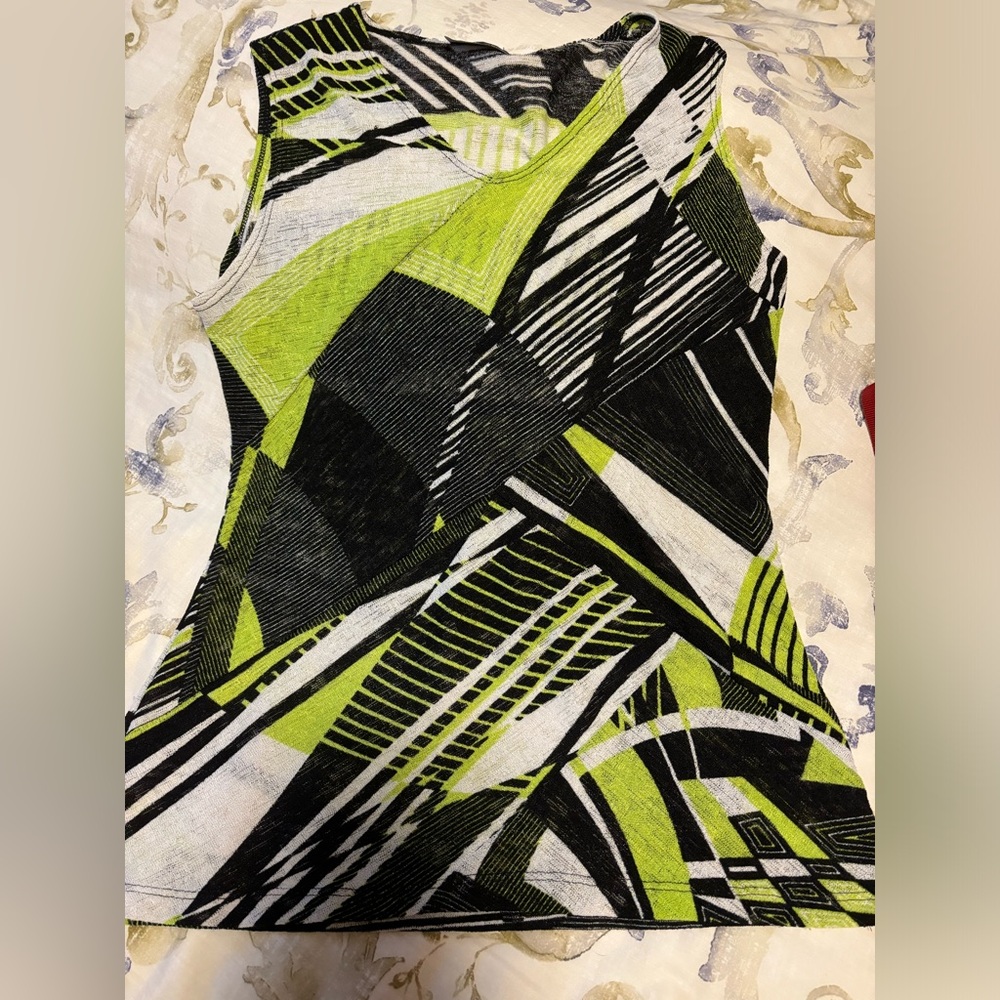 Medium abstract top